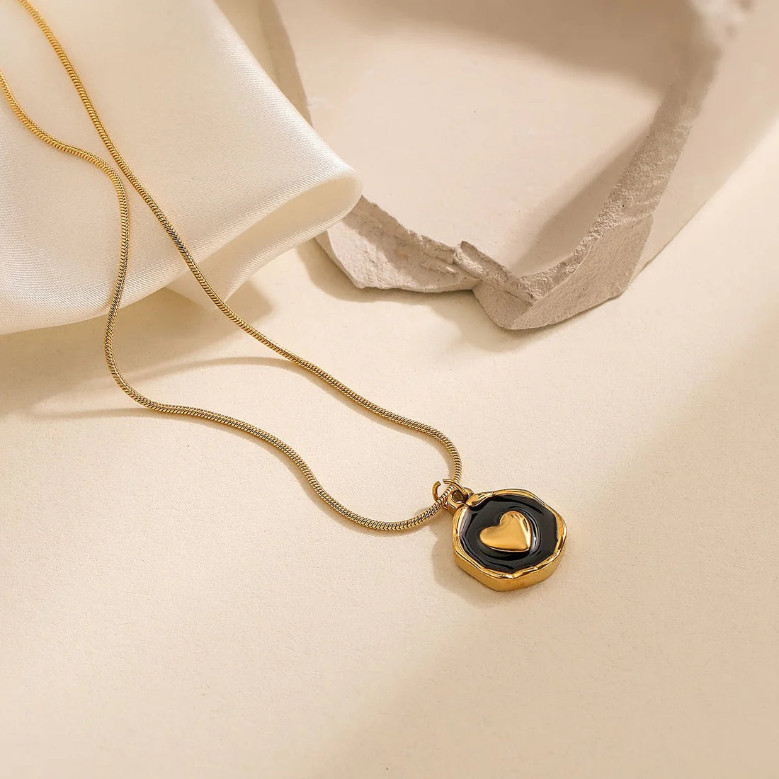 Retro Oil Dripping Heart Necklace - Unique Geometric Jewelry